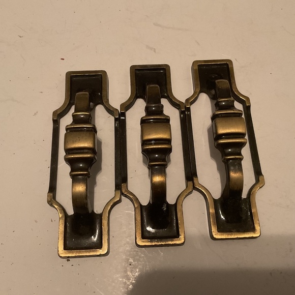 28 Amerock Cabinet Drawer Pull Handle Model 235-1 1970s Vintage Antique Brass - Picture 2 of 8